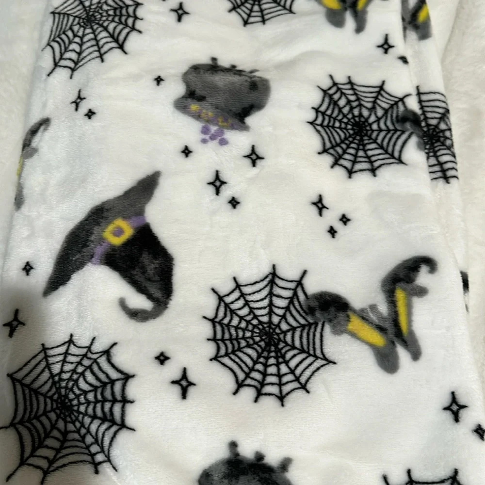 NWT Rae Dunn Witch print Halloween plush throw